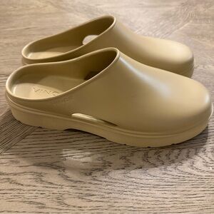 VINCE Unisex GEO Comfort Shoes size W11/M9 Farro Slip Ons Mules Clogs